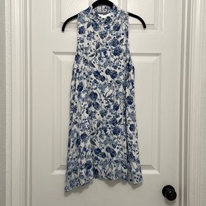 Honey punch,‎ size small, blue floral, deep vneck back, lined